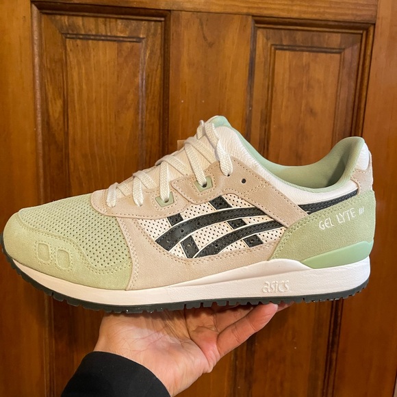 Brand New ASICS light 30G Jade green obsidian suede size 10 1/2